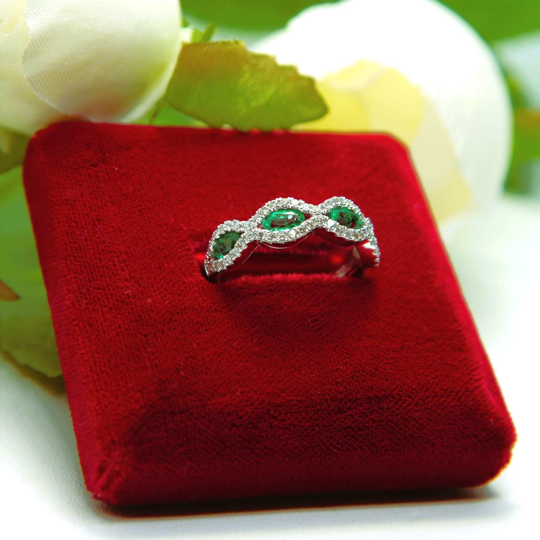 The Lee 1.19 ct Oval Emerald Side Diamond Ring - Sarah O.