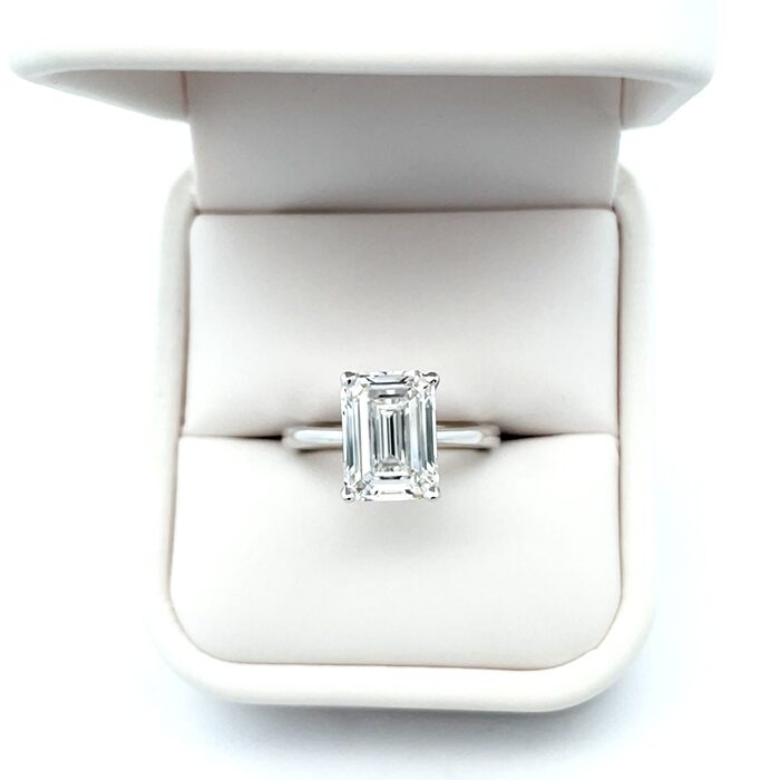 18k White Gold Lab-Grown Diamond Solitaire Ring