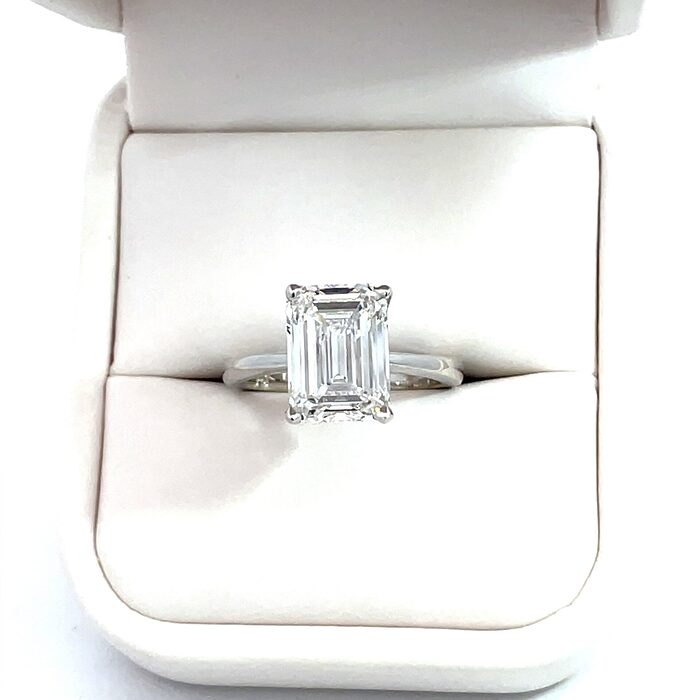 18k White Gold Lab-Grown Diamond Solitaire Ring - Image 6