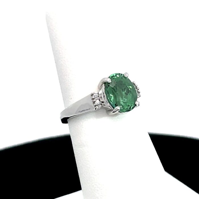 Green Tourmaline & Diamond Ring in Platinum - Image 3